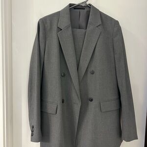 Classic Gray Woman's Blazer and Pants from Uniqlo